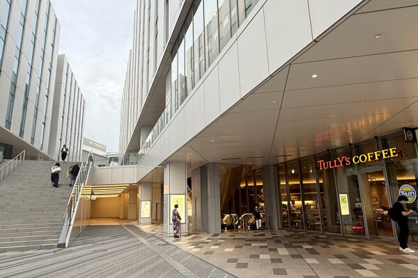 紫に染まる羽田イノベーションシティ【Zepp Haneda】タリーズ